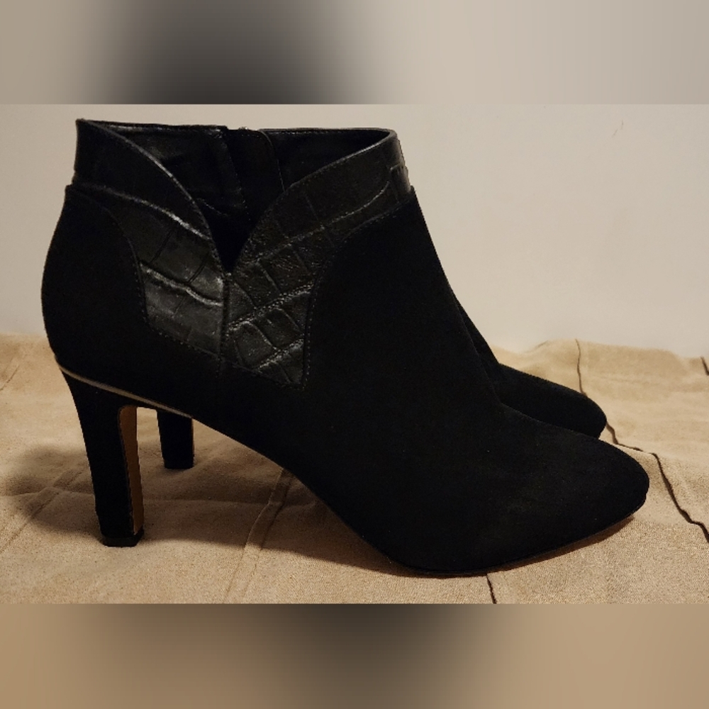 Vince Camuto Black Ankle Booties - Size 9.5